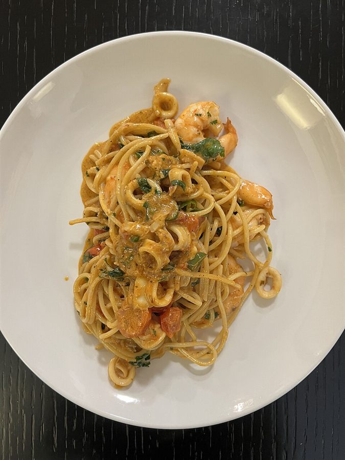 Creamy Tomato-Garlic Shrimp Spaghetti