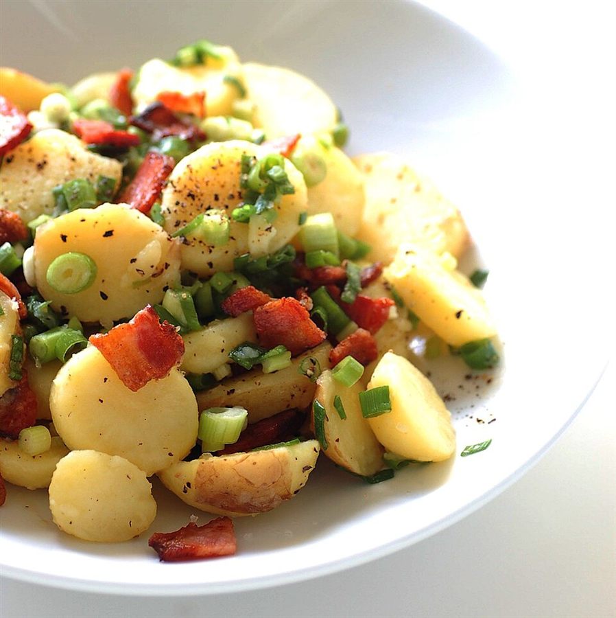 Salade de pommes de terre rôties & œuf poché