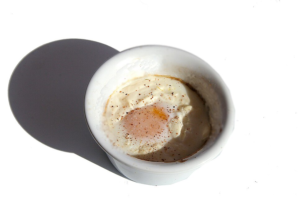 Baked eggs with cream