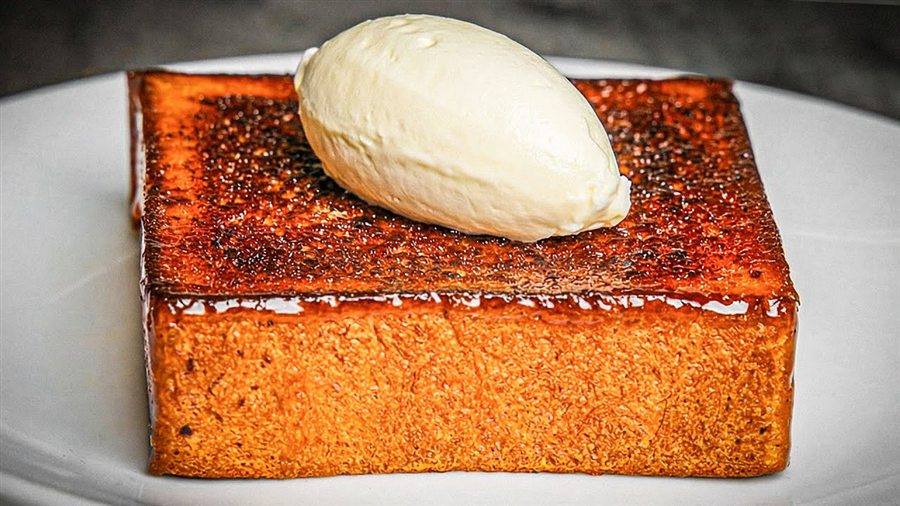 Pain perdu à la crème anglaise, croûte caramélisée