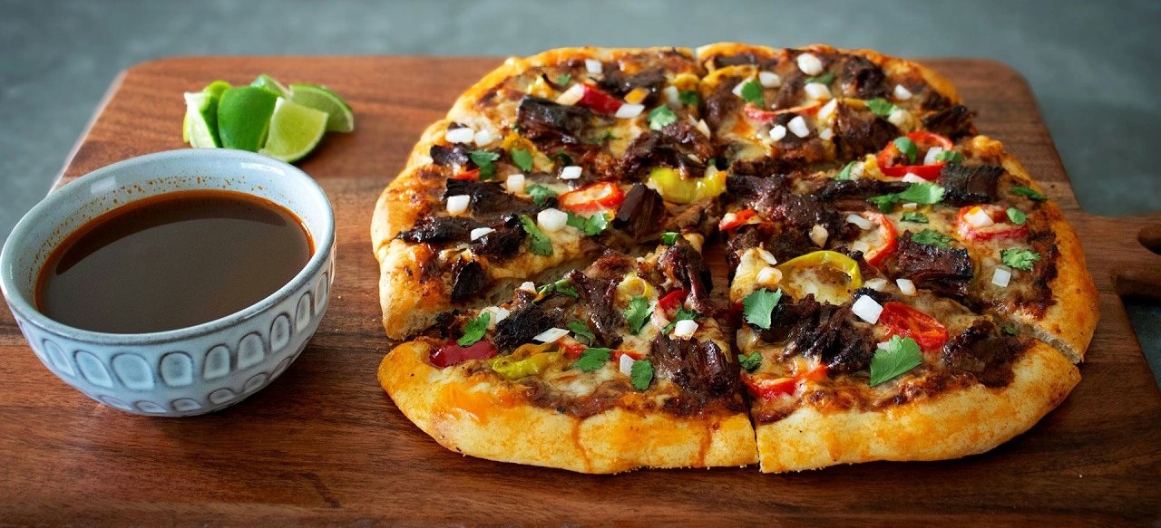 Pizza quesabirria au bœuf