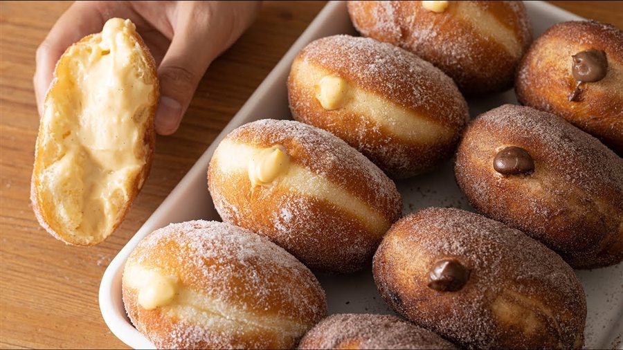 Beignets fourrés à la crème, vanille et chocolat