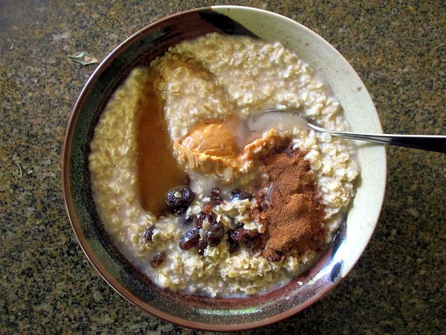 Oat porridge & red berries