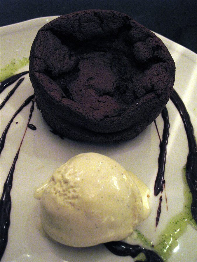Flourless chocolate cake