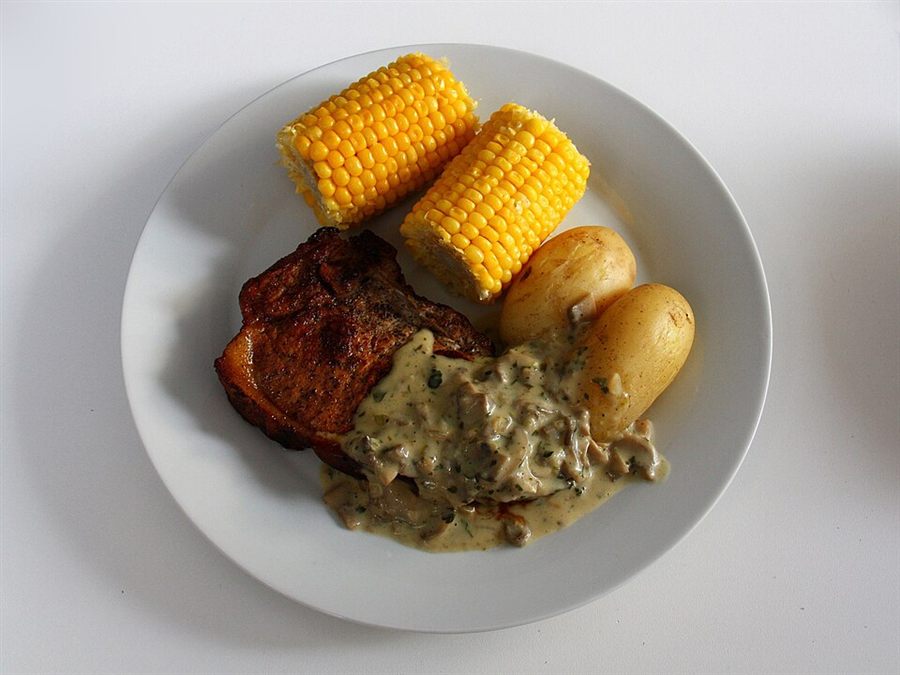 Côtes de porc sauce crémeuse ail-champignons