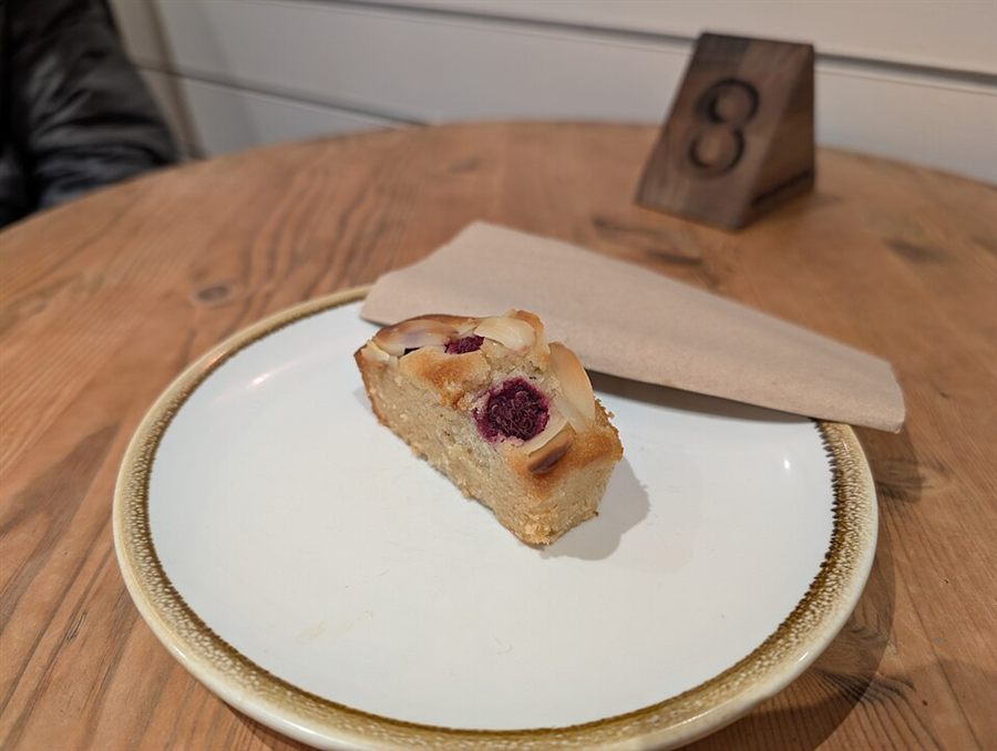 Almond financiers