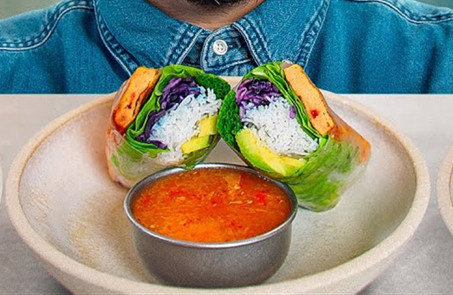 Omelette and gochujang spring rolls