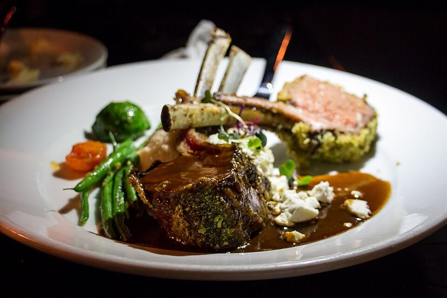 Carré d'agneau en croûte d'herbes